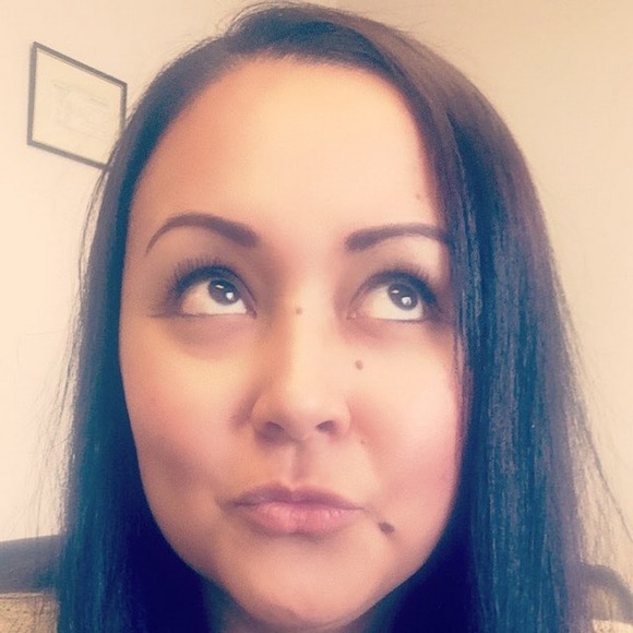 Profile Picture of Mari Silva (@marisilva563) on Poshmark