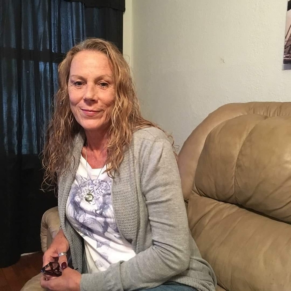 Profile Picture of Lisa Beaty (@lisabeaty847) on Poshmark