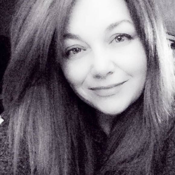 Profile Picture of Elaine Greig (@laineyc1976) on Poshmark