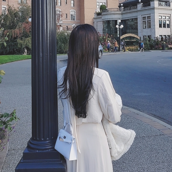 Profile Picture of Airis Chu (@airischu) on Poshmark