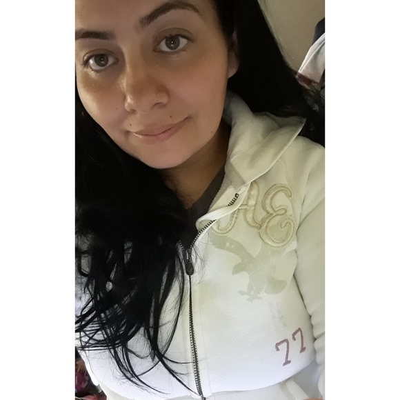 Profile Picture of Pamela Lara (@pamgvra10) on Poshmark