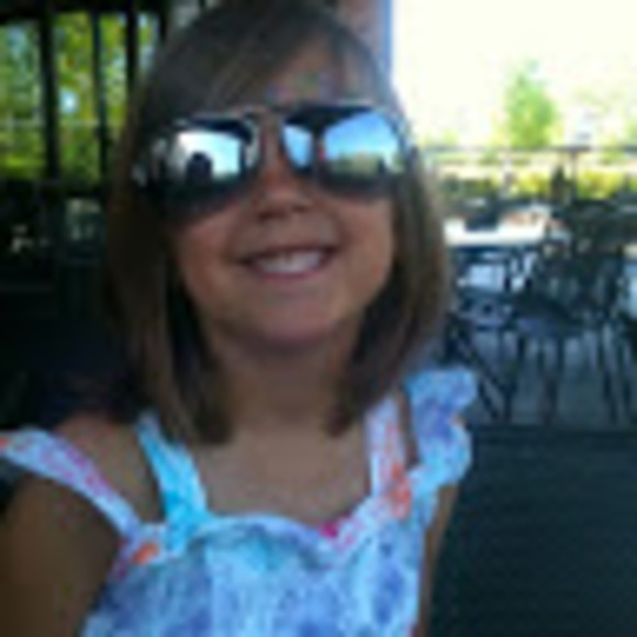 Profile Picture of Sue Memmer (@suememmer) on Poshmark