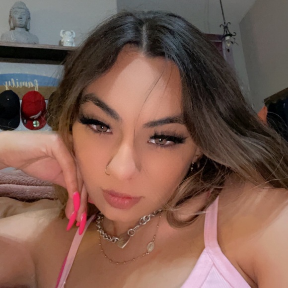 Profile Picture of Alex Alvidrez (@alexalvidrez) on Poshmark