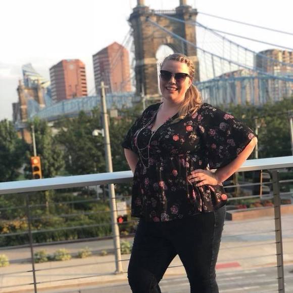 Profile Picture of Karissa Ciochon (@karissaciochon) on Poshmark