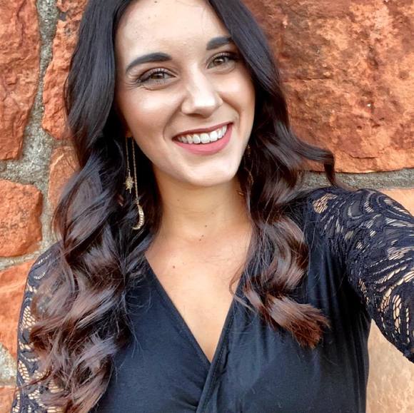 Profile Picture of Emma Balletti (@luvbball4596) on Poshmark