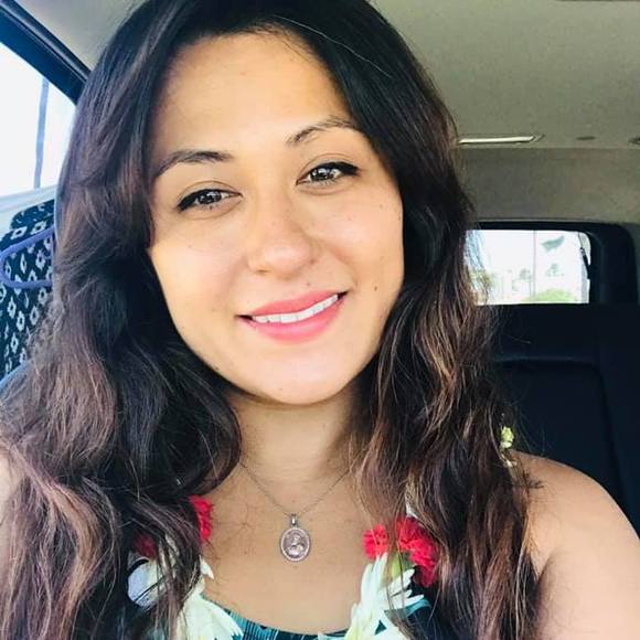 Profile Picture of Theresa Kapaku (@theresa_kapaku) on Poshmark