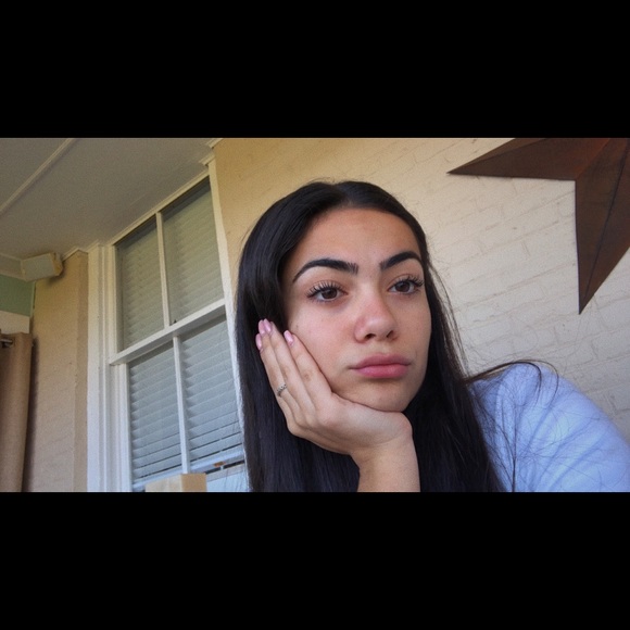 Profile Picture of Maya Fabian (@mayaf29) on Poshmark