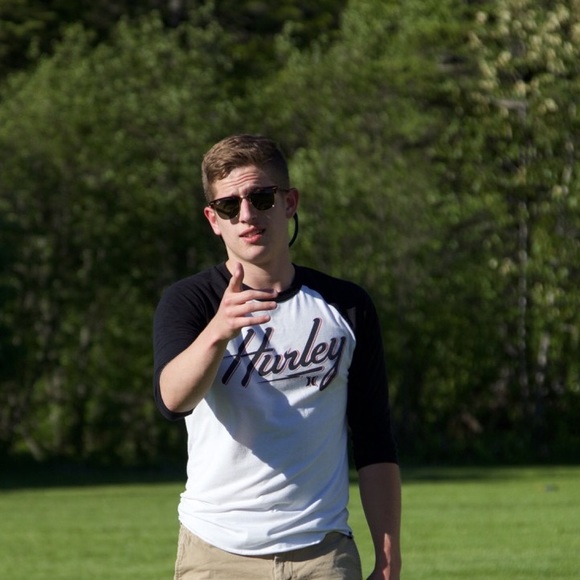 Profile Picture of Caleb Linnehan (@caleblinnehan) on Poshmark