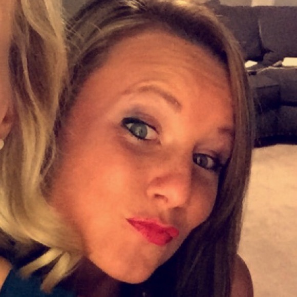 Profile Picture of Katie Winiger (@k8teewin) on Poshmark