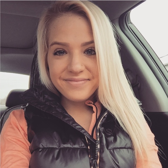 Profile Picture of Briana Mcloughlin (@briiiimcl) on Poshmark