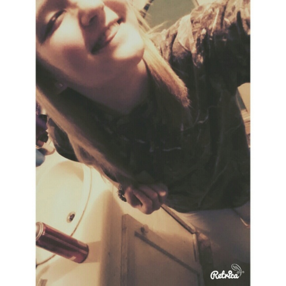 Profile Picture of Caitlin Weldon (@caitlinrenee___) on Poshmark
