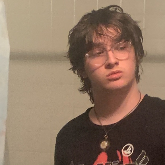 Profile Picture of Michael Schwab (@ilike2eatchairs) on Poshmark