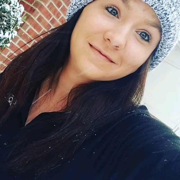 Jessica Bressler - Poshmark Profile Picture of Jessica Bressler (@jessbress96) on Poshmark