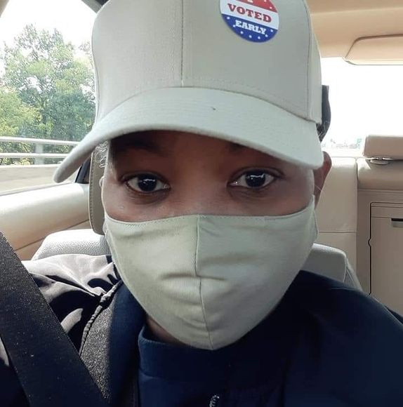 Profile Picture of Elyce King (@elyceking2) on Poshmark