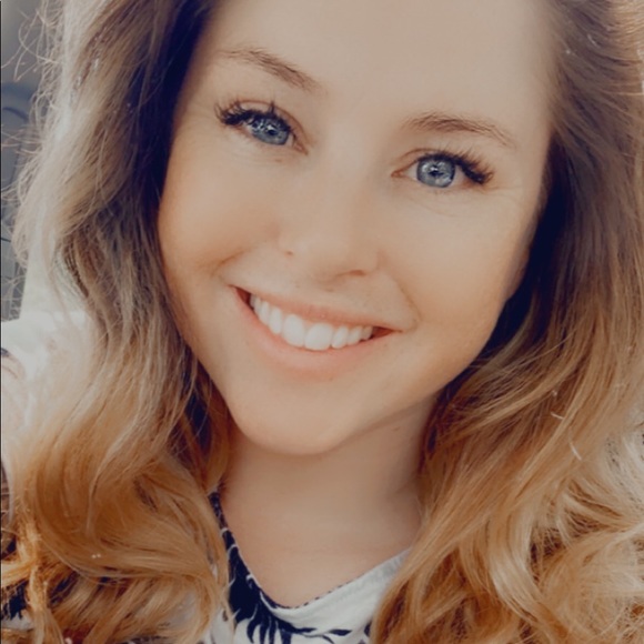 Profile Picture of Josephine Appleby (@josephineappleb) on Poshmark