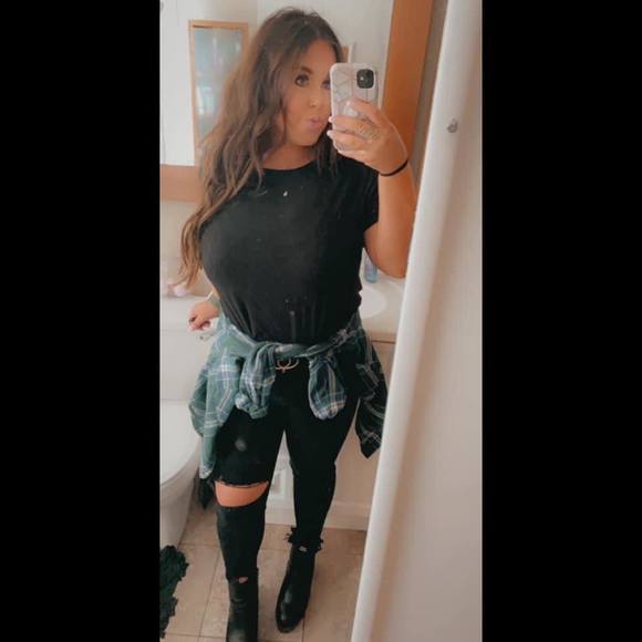 Profile Picture of Melanie Mcgregor (@melaniemcgregor) on Poshmark