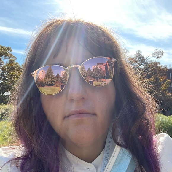 Profile Picture of Tess Senderowicz (@trizado) on Poshmark