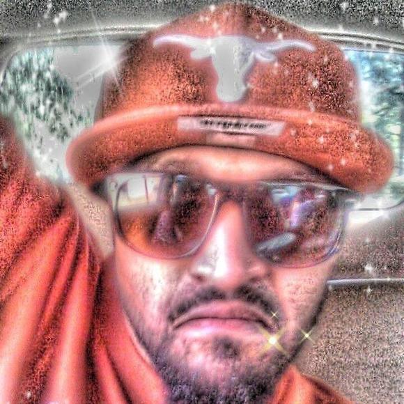 Joey Holloway - Poshmark Profile Picture of Joey Holloway (@joeyholloway28) on Poshmark