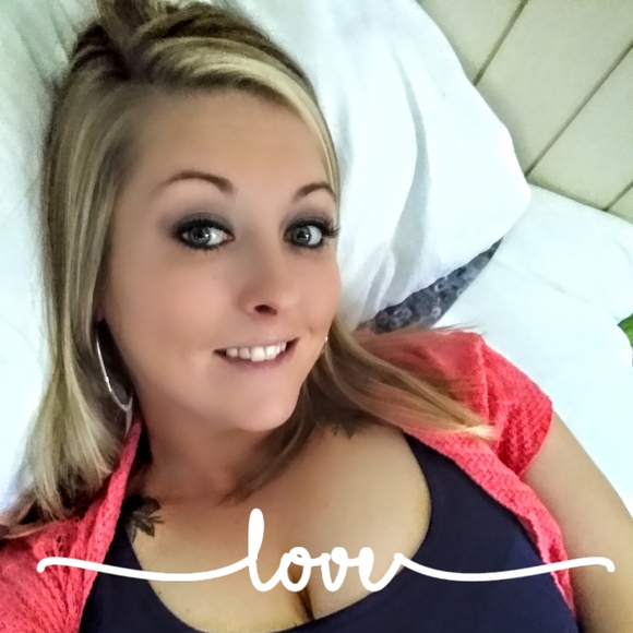 Profile Picture of Lisa Wheeler (@lwheeler729) on Poshmark