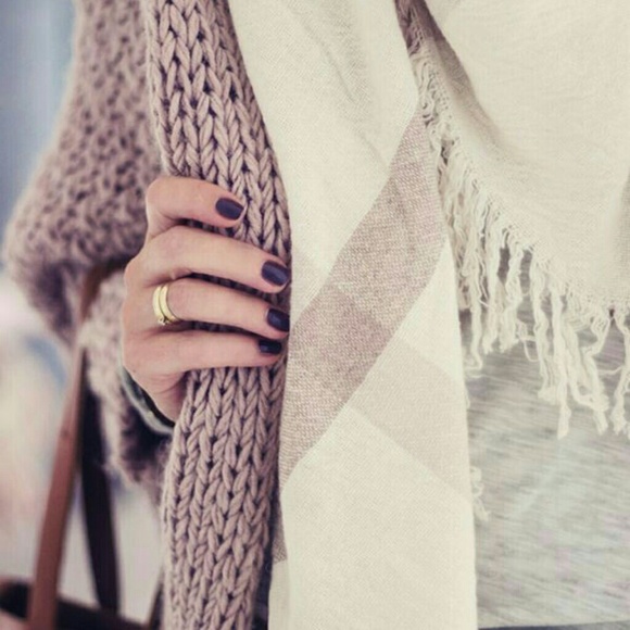 Profile Picture of Shelby Alvarez (@shelbsalvarez) on Poshmark