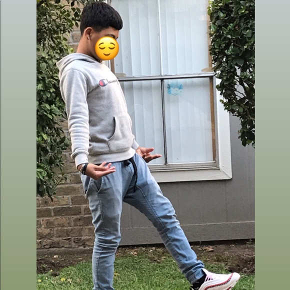 Profile Picture of Cristian Campos (@idkupickbro) on Poshmark