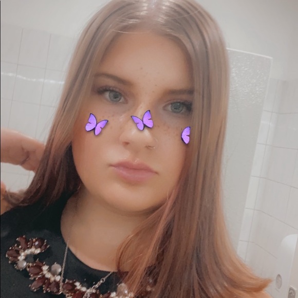 Profile Picture of Jaqualin Gidman (@jaqig) on Poshmark