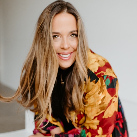 Profile Picture of Pamela Potts (@pamelapotts) on Poshmark