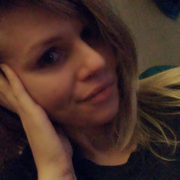 Profile Picture of Sarah Mcgee (@s_mcgee1986) on Poshmark
