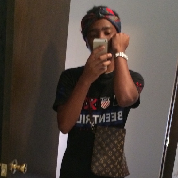 Profile Picture of Steven Pearson (@lilvongola) on Poshmark