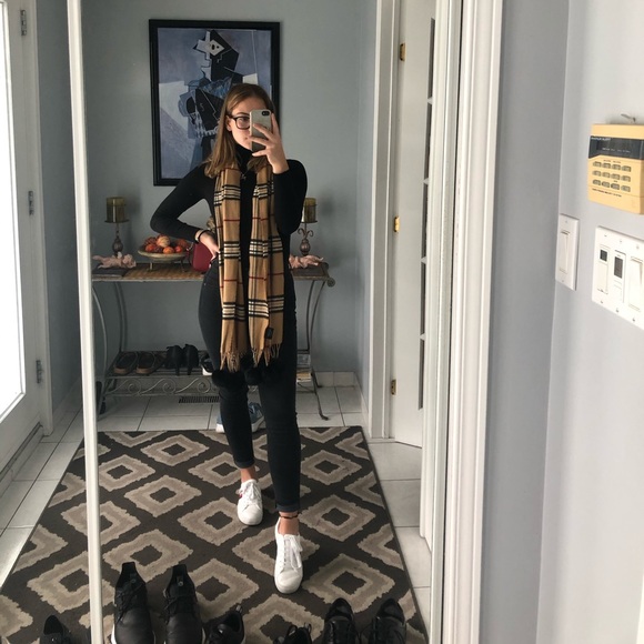 Profile Picture of Marianne Pampena (@mariannepampena) on Poshmark