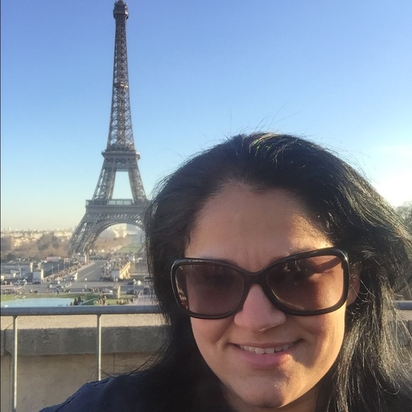 Profile Picture of Susana Chinea (@sdchinea) on Poshmark