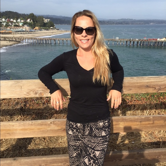 Profile Picture of Summer Ryman (@sumdes77) on Poshmark