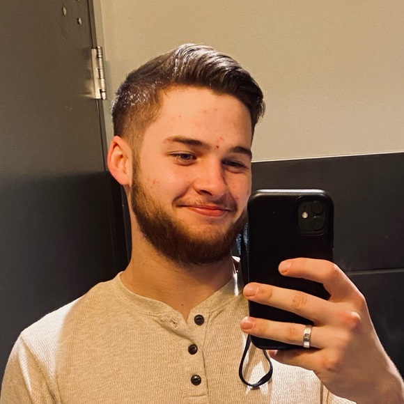 Profile Picture of Anthony Buchner (@22abuchner) on Poshmark