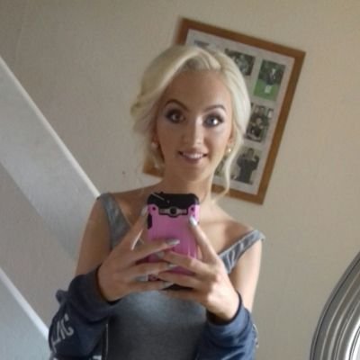 Profile Picture of Nicole Walsh (@Nicolew581) on Twitter