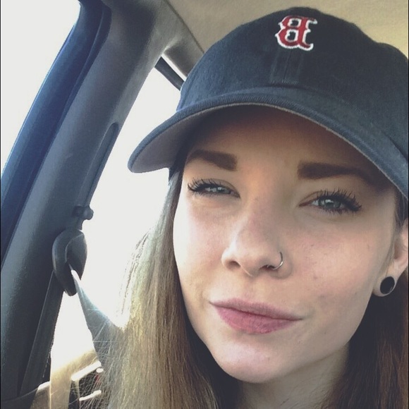 Profile Picture of Michelle Brophy (@m_broski) on Poshmark