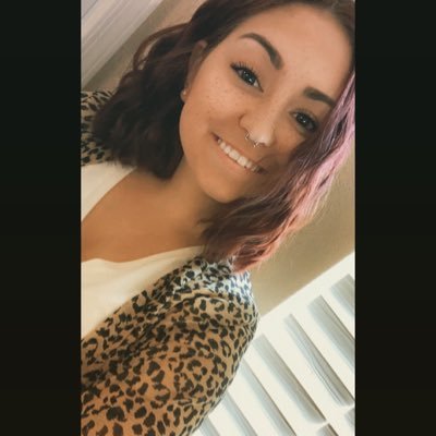 Profile Picture of C A S S  🌻 (@cassandrakern) on Twitter