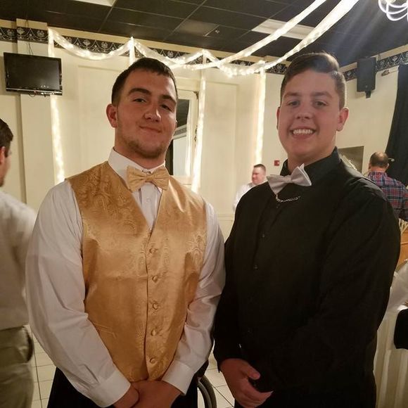 Profile Picture of Josh Harvey (@joshharvey33) on Poshmark