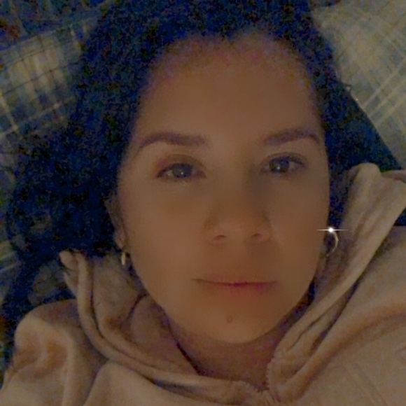 Profile Picture of Vanessa Mendoza (@neva2631) on Poshmark