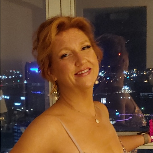 Profile Picture of Julie Iiams (@altchickindal) on Poshmark