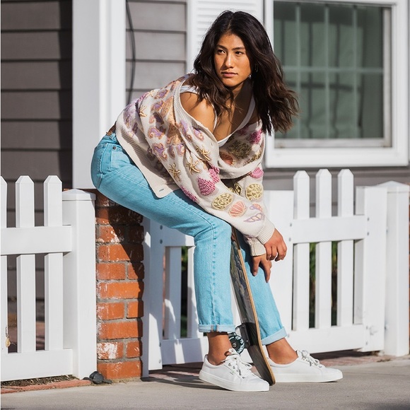 Profile Picture of Elizabeth Kumamoto (@liiizk) on Poshmark