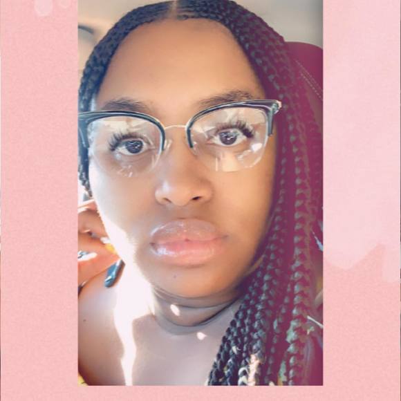 Profile Picture of Ivana Cunningham (@shopaolic) on Poshmark