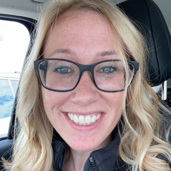 Profile Picture of April Cisneros (@aprilkcisneros) on Poshmark