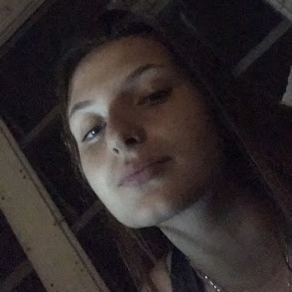 Abby Wrenee - Poshmark Profile Picture of Abby Wrenee (@abbywrenee) on Poshmark