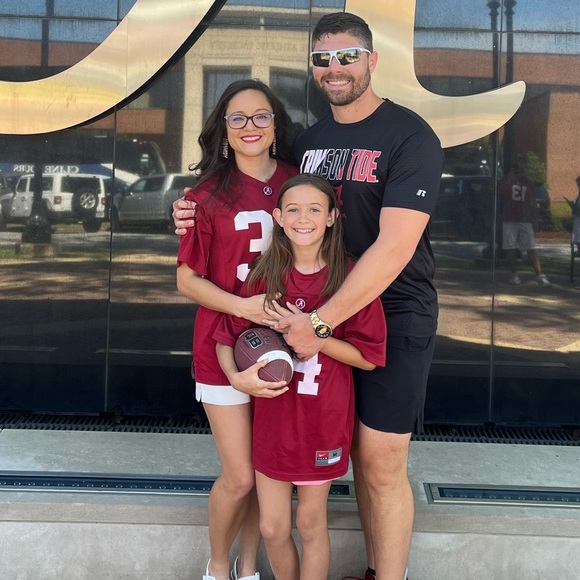 Profile Picture of Danielle Hines (@daniellehine172) on Poshmark