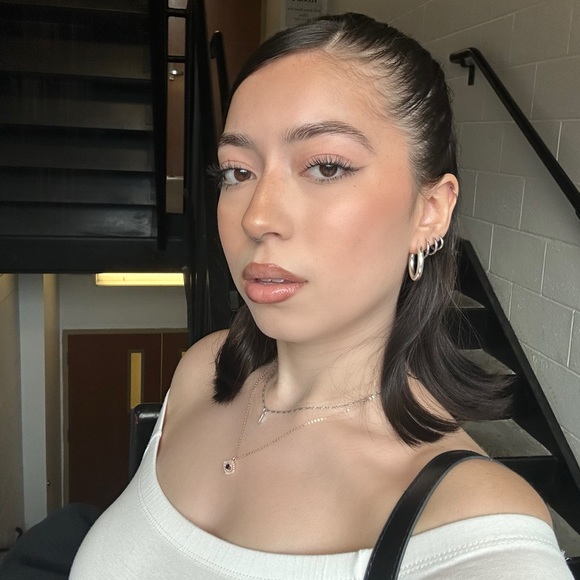 Profile Picture of Julia Naranjo (@julianaranjo) on Poshmark