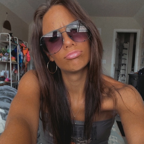 Profile Picture of Sydney Erstad (@sydneyerstad) on Poshmark