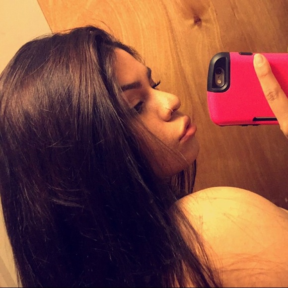 Profile Picture of Kenia Ayala (@kennyayal) on Poshmark