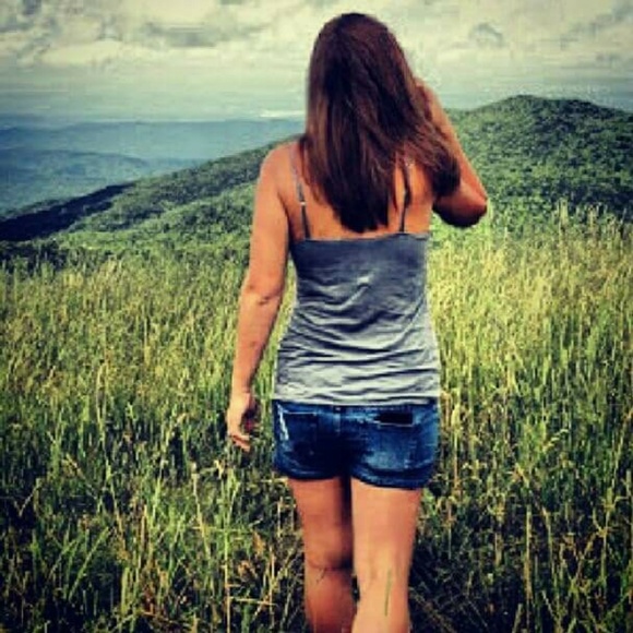 Profile Picture of Kelsey Twedt (@kelseyt1988) on Poshmark