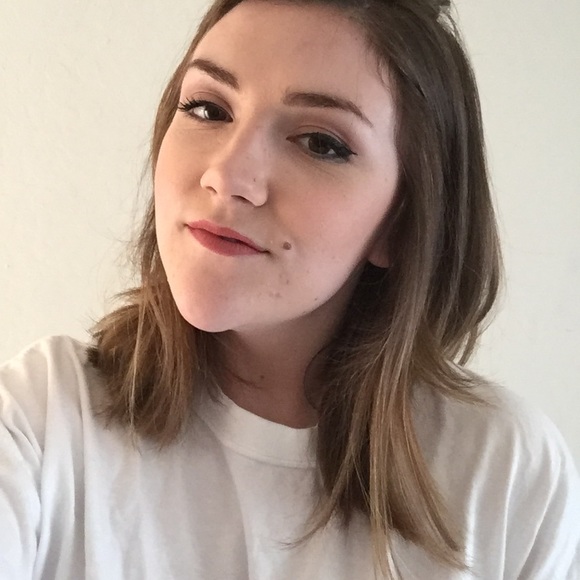 Profile Picture of Sarah Augustinsky (@sjswenson22) on Poshmark
