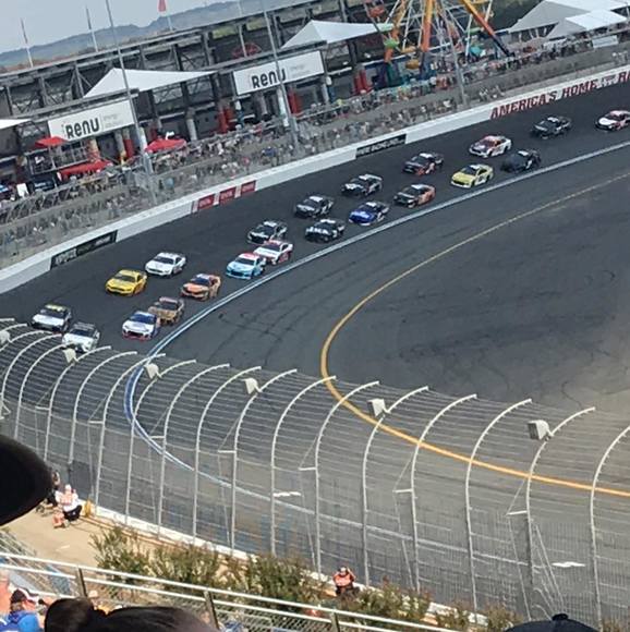 Profile Picture of Daniel Gal (@danielgla04) on Poshmark